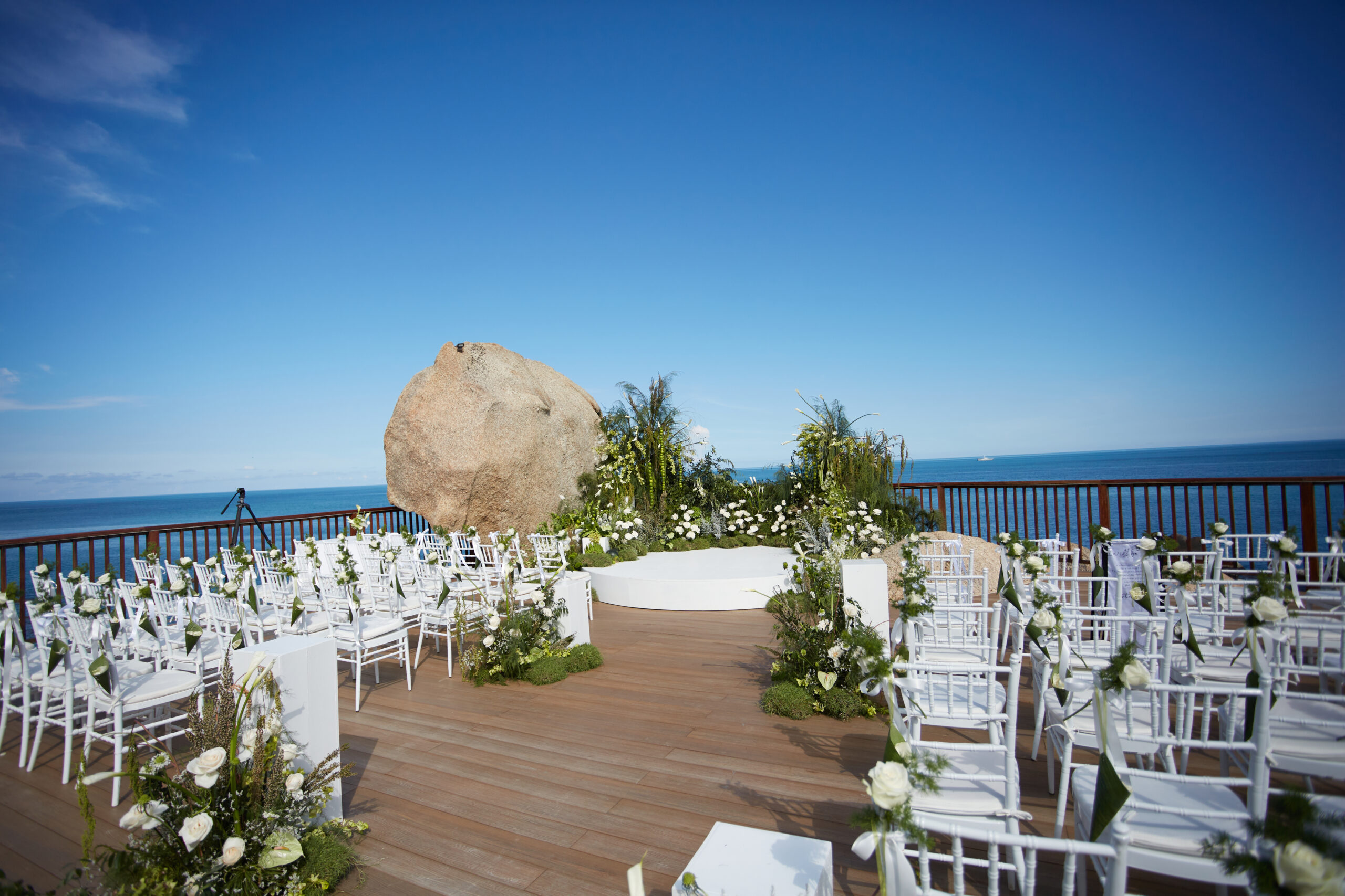 elegant clifftop wedding ceremony at Silavadee Koh Samui