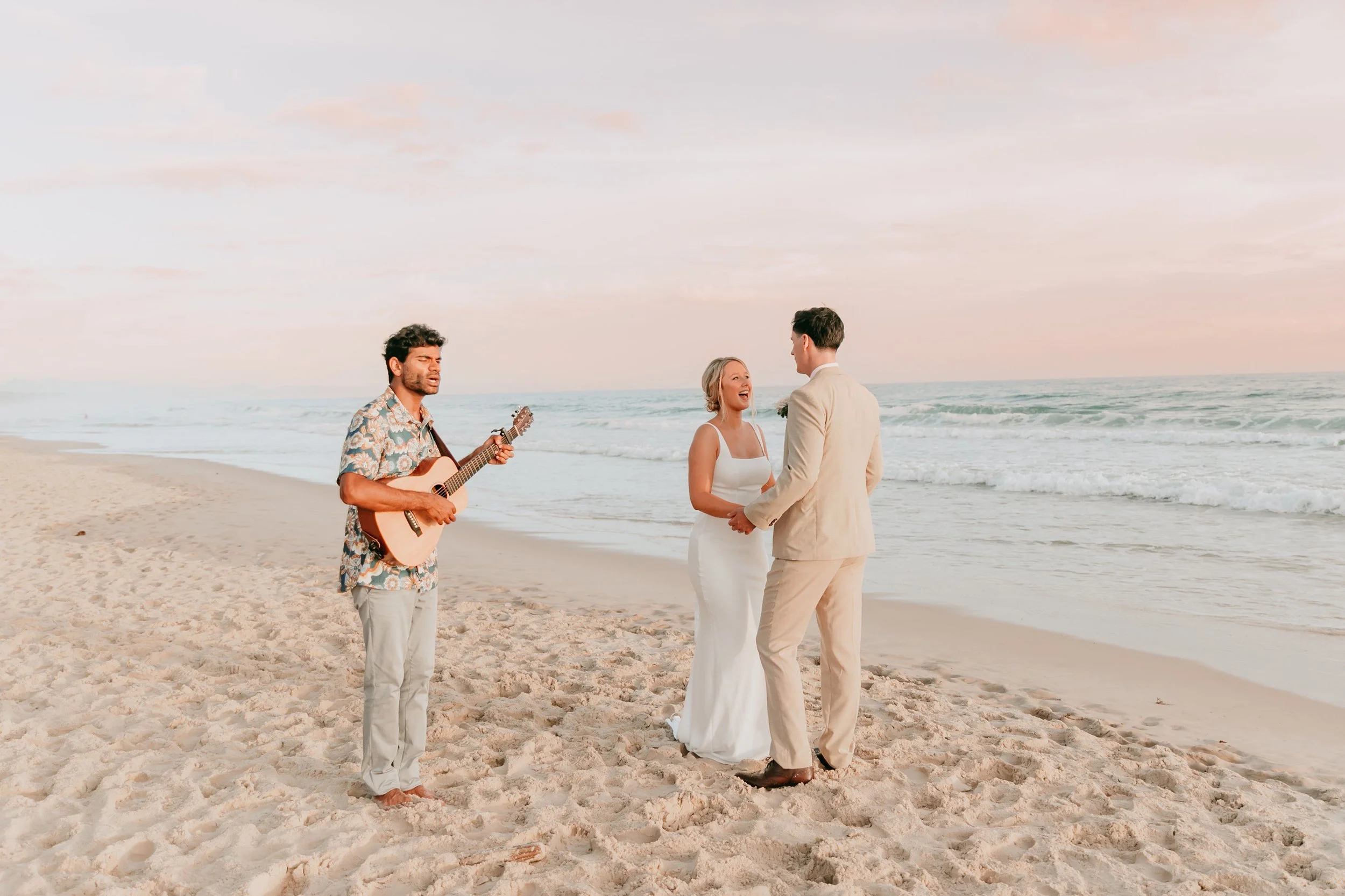 singer at wedding